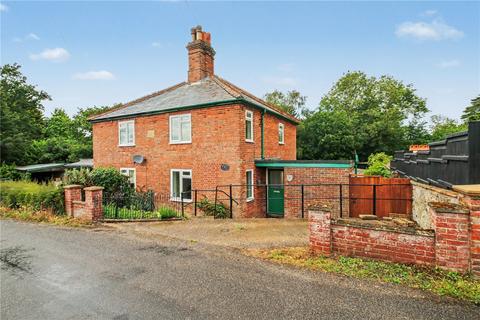 2 bed property, in Whiteford Cottages, £250,000