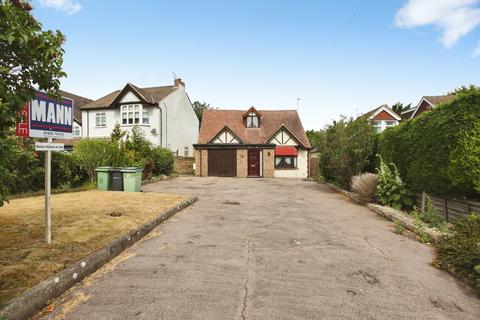2 bed property, in Loose Road, £350,000