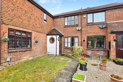 2 bed property, in Larchwood, £300,000