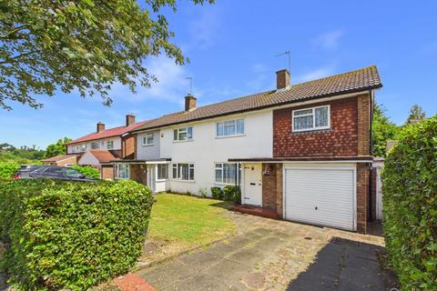 3 bed property, in Falconwood Road, £495,000