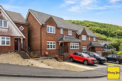 4 bed property, in Bryn Morgrug, £325,000