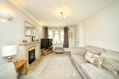 3 bed property, in Bembridge Close, £274,000