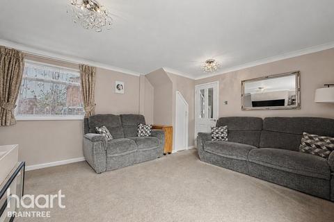2 bed property, in Stour Court, £250,000