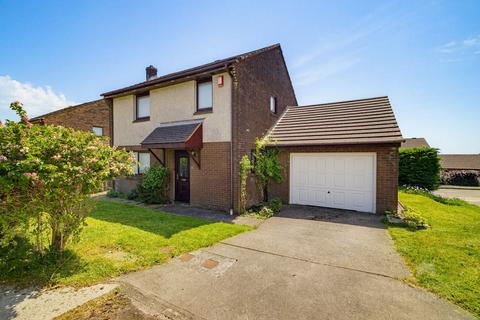 3 bed property, in Coppice Wood Drive, £360,000