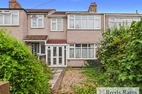 3 bed property, in Havering Road, £350,000