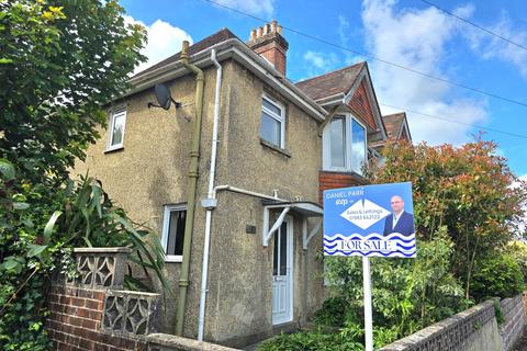 3 bed property, in Whitepit Lane, £199,999