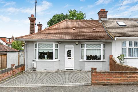 2 bed property, in Mark Avenue, £600,000