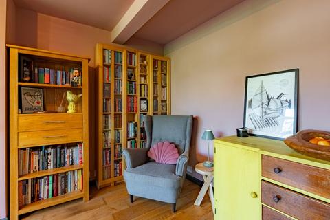 4 bed property, in Bateman Road, £350,000