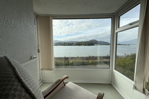 2 bed property, in Warren Drive, £130,000
