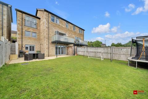 4 bed property, in Diamond Drive, £425,000