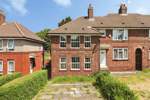 3 bed property, in Edenhall Road, £126,000