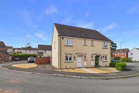 3 bed property, in Maes yr Ehedydd, £255,000