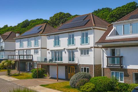 4 bed property, in Sandgate, £1,050,000