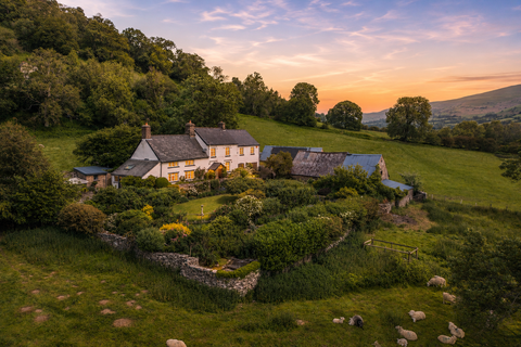 6 bed property, in Cwmdu, £800,000
