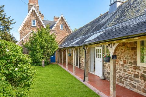 5 bed property, in Stoodleigh, £695,000