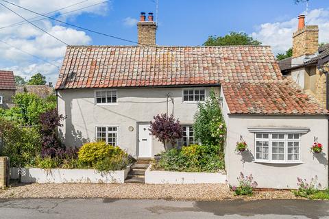 4 bed property, in High Street, £375,000