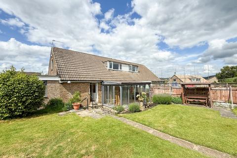 3 bed property, in Croft Drive, £300,000