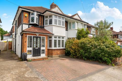 3 bed property, in Garth Road, £950,000