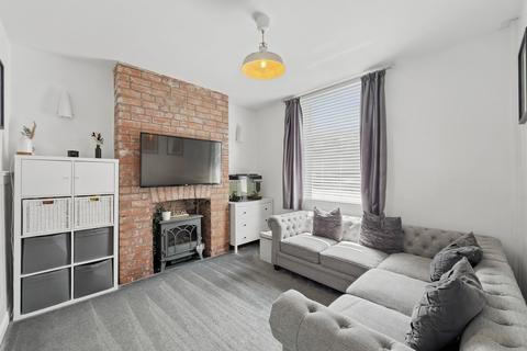 3 bed property, in Orchard Street, £200,000