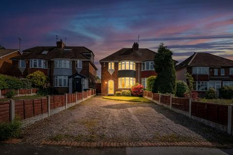 3 bed property, in Aldridge Road, £325,000