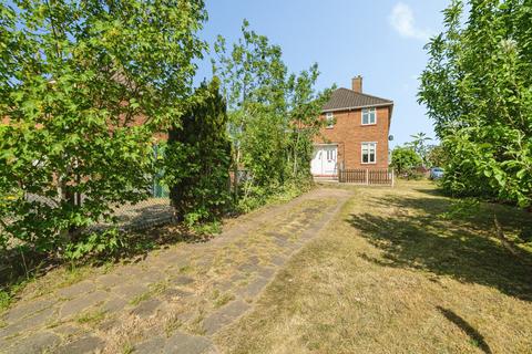 2 bed property, in Locksley Road, £160,000