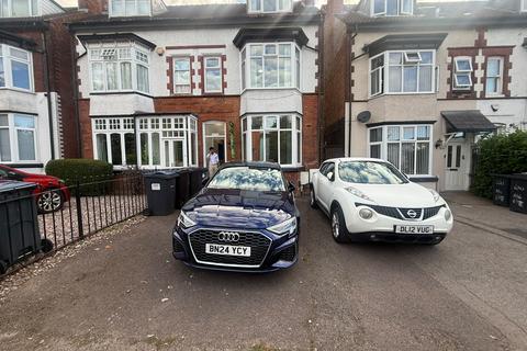 5 bed property, in Alcester Road South, £450,000