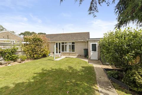 2 bed property, in Dymchurch Close, £300,000
