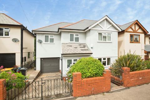 4 bed property, in Queens Hill Crescent, £400,000