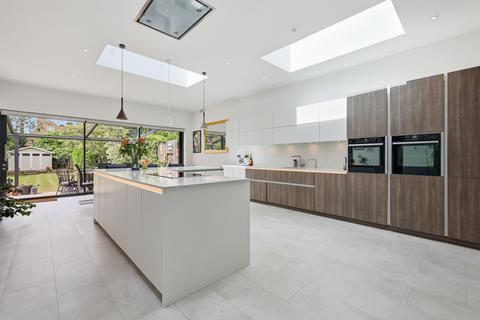 5 bed property, in Redbourne Avenue, £2,000,000