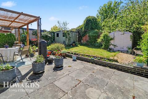 6 bed property, in Pound Close, £375,000