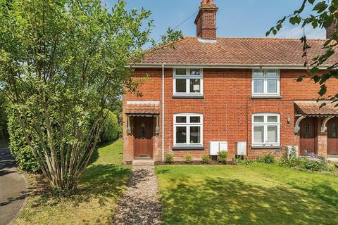 2 bed property, in Plumstead Road, £290,000