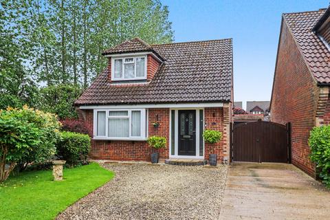 3 bed property, in Winsford Close, £450,000