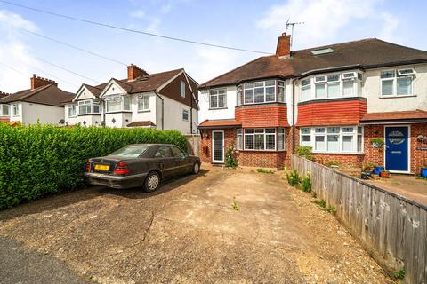 2 bed property, in Spencer Road, £450,000