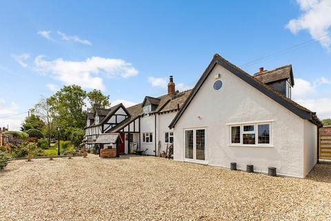 4 bed property, in Iron Cross, £775,000