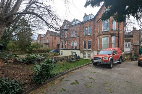 8 bed property, in Cearns Road, £480,000