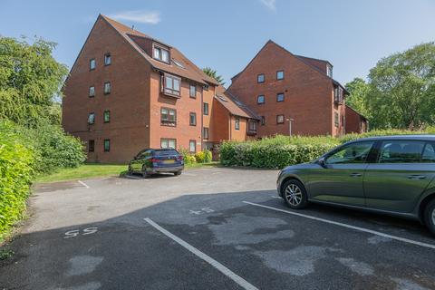 1 bed property, in Baldwin Road, £99,000