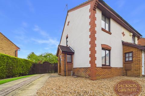 2 bed property, in Greeves Close, £245,000