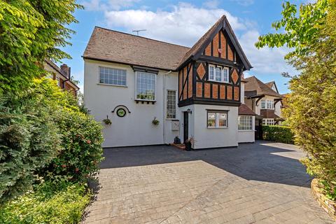 5 bed property, in Bushey Hall Road, £1,075,000