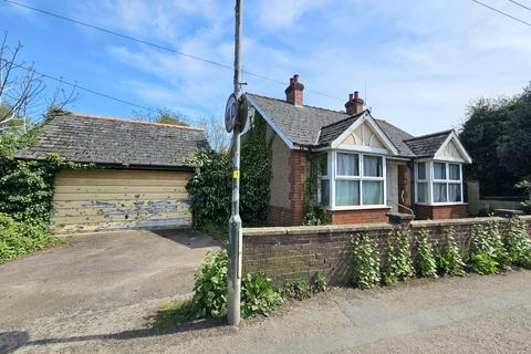 3 bed property, in Box Road, £375,000