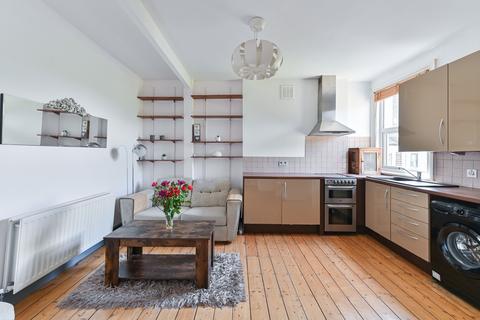 1 bed property, in Dalrymple Road, £270,000