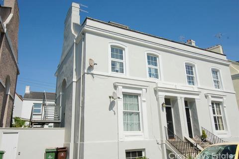 2 bed property, in Fellowes Place, £115,000