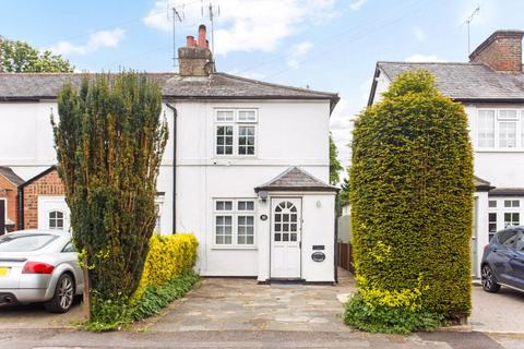 2 bed property, in Windmill Lane, £525,000