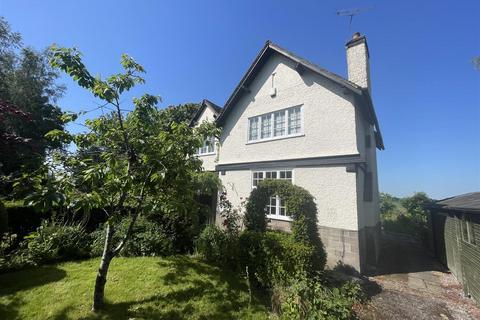 2 bed property, in Mount Road, £225,000