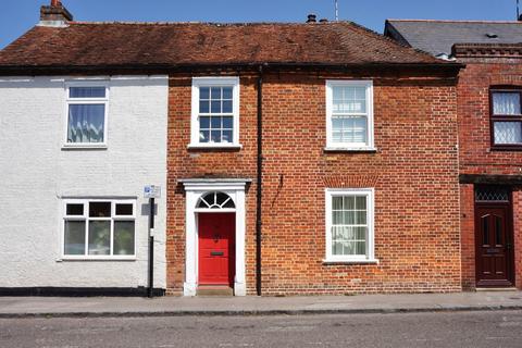 2 bed property, in Winchester Street, £325,000