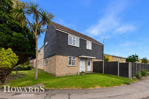 3 bed property, in Spexhall Way, £190,000
