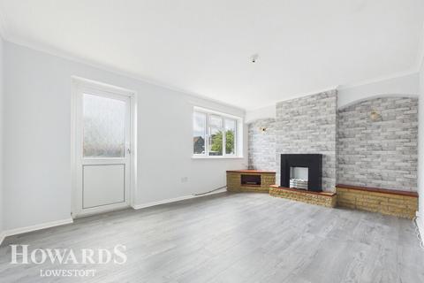 3 bed property, in Spexhall Way, £190,000