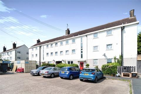 2 bed property, in Rochford Garden Way, £160,000