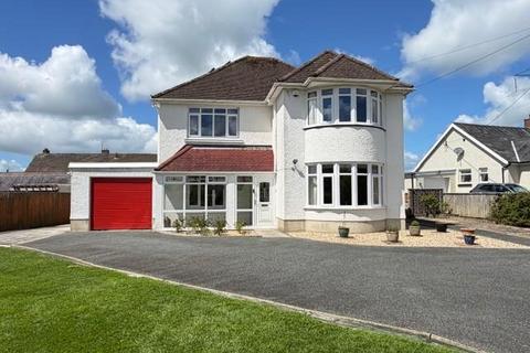 4 bed property, in North Road, £425,000