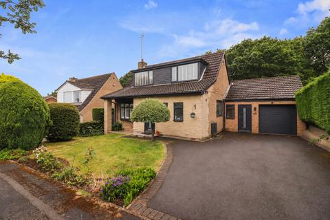 4 bed property, in Woodfoot Road, £450,000