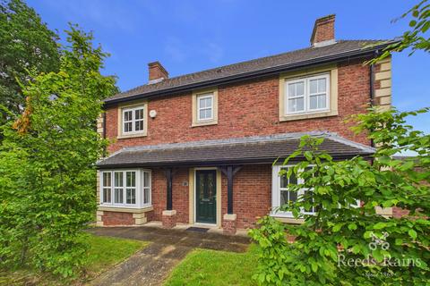 4 bed property, in Brookwood Drive, £375,000